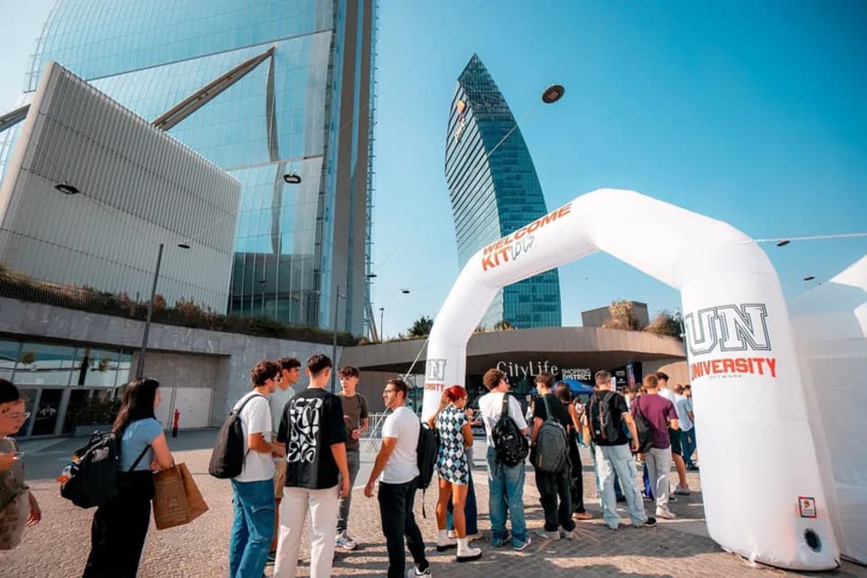 Welcome Kit — arco gonfiabile a CityLife